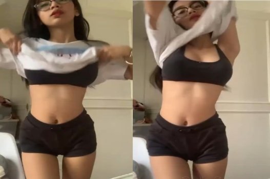 Khoái lạc khi yêu em ngực to đầy kích thích